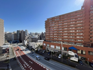 【展望】 | 【 View 】
木の暖かさをより感じさせてくれる太陽の光、一日の始まりを心地よく演出してくれます。窓から入る気持ちのいい風で、活力がみなぎることでしょう。