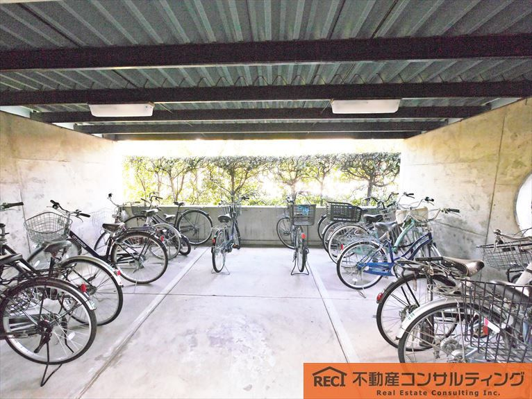 芦屋緑1住宅2号棟の駐車場