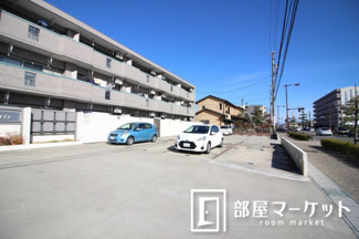 【駐車場】
