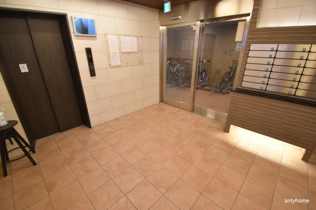 カンパニオエサカ　仲介手数料無料のエントランス