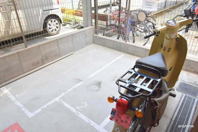 カンパニオエサカ　仲介手数料無料の駐車場