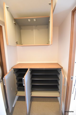 カンパニオエサカ　仲介手数料無料の収納