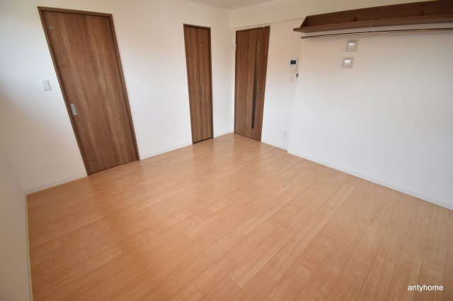 カンパニオエサカ　仲介手数料無料の寝室