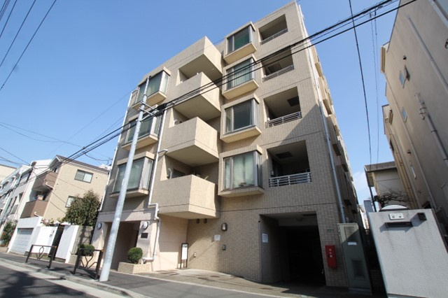 5階建ての低層レジデンス