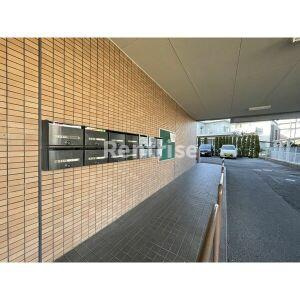 石照マンション花池のエントランス