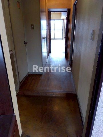 石照マンション花池の玄関