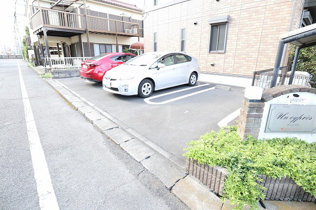 アンシプレの駐車場