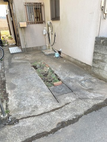 八街市大木戸建の駐車場