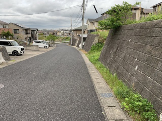 【前面道路含む現地写真】 | 前面道路も広いので車の出し入れも楽です