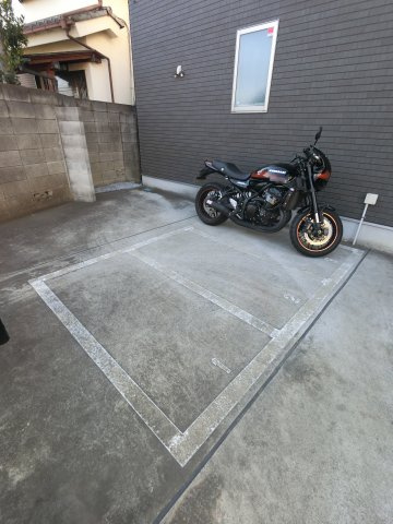 リブリ・グランコンフォートの駐車場