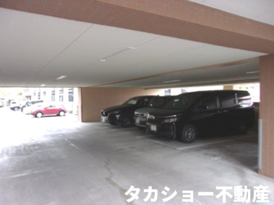 【駐車場】 | サンクレイドル八幡宿 | 車をお持ちの方に嬉しい駐車場付きの物件です