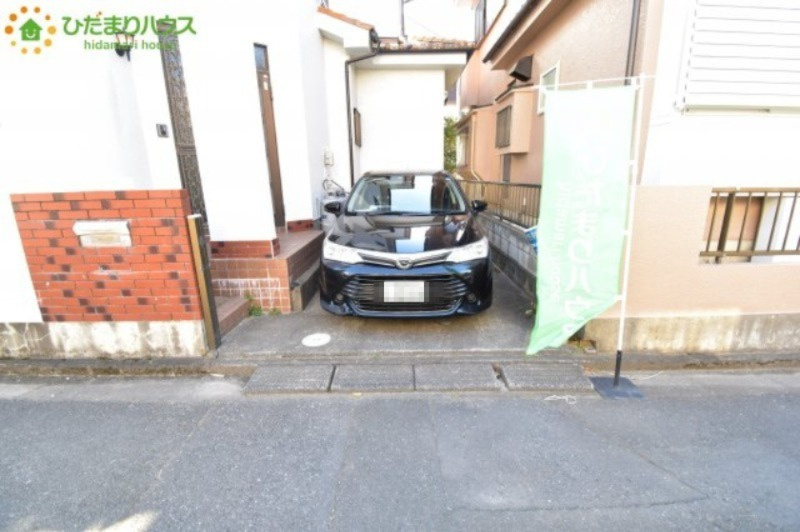 鴻巣市宮前　中古一戸建ての駐車場