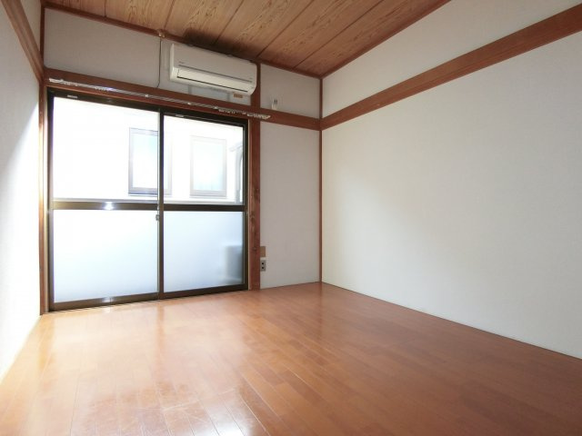 藤コーポの洋室