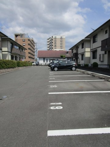 リビングタウン小森野壱番館　C棟の駐車場|駐車場に車を止められます