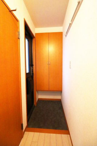 リビングタウン小森野壱番館　C棟の玄関|明るい玄関です