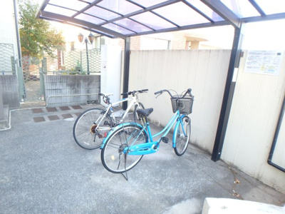 【その他共用部分】 | シティハイムケント | 屋根付き駐輪スペースです