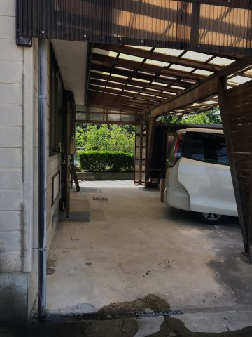 カーサカリーナの設備|屋根付きの駐車スペースもござます。