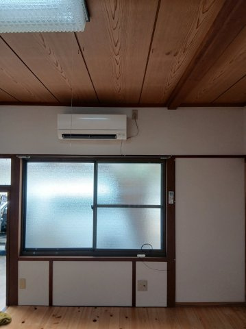 カーサカリーナの居間・リビング|エアコン完備です。