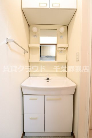 エスポワール港の洗面所|スペースが確保できる洗面所です