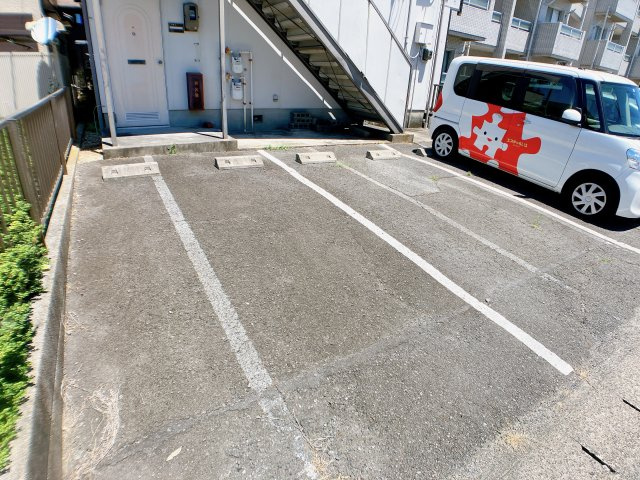 フォーヴル稲垣の駐車場
