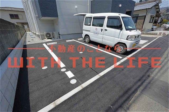 ADCプレミール荘島【キャンペーン対象物件】の駐車場|写真は同建築会社の同型同タイプです。