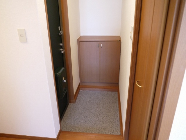 ラフィーネ　Ｂ棟（富堂町）の玄関|下駄箱つき