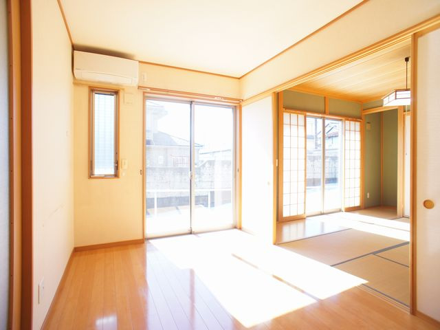 【子供部屋】 | ラフォーレ・ベリー | 便利なエアコン付きの南側洋間です♪