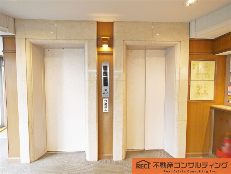 ローズハイツ芦屋のエントランス