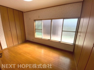 【洋室】 | 尼崎市大庄西町３丁目中古戸建 | ２階洋室です♪クローゼットも設けられており、たくさんのお洋服・小物が収納できます！室内を有効に使用していただけます(^^)
