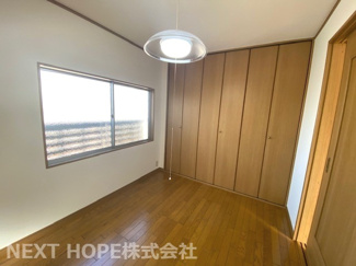 【洋室】 | 尼崎市大庄西町３丁目中古戸建 | 2階洋室4.5帖です♪天井までのクローゼットもあり、たくさんの収納ができます！！ぜひ現地でご確認ください(^^)お気軽にネクストホープ不動産販売まで！