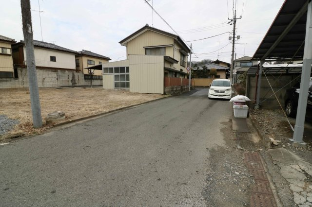 足利市栄町１丁目の売地の前面道路含む現地写真