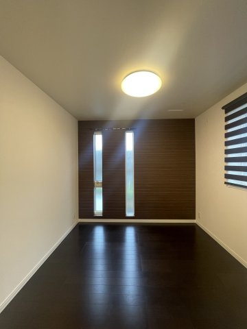 中央区姥ケ山3丁目　中古戸建の玄関|ダウンライトなので手入れも時間がかからず、空間をすっきり保てるのでキレイを保てるのかと思います。