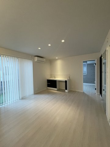 中央区姥ケ山3丁目　中古戸建の洋室|応接室。リビングは２階にありますので、店舗兼住宅をお探しの方にも見ていただきたい住宅です。