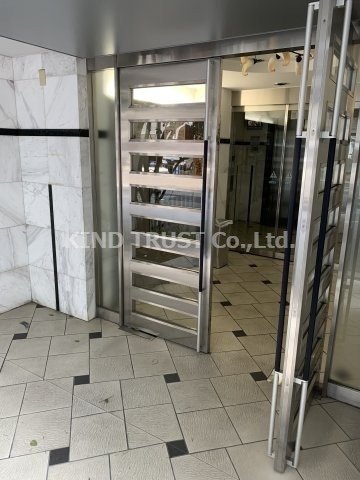 ロイヤルメゾン西天満のエントランス|落ち着いたエントランスです