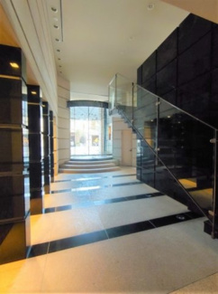 【エントランス】 | 高級感のあるエントランス。