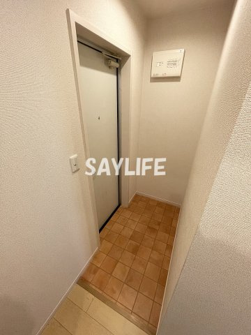 フジパレス鶴見Ⅵ番館の玄関