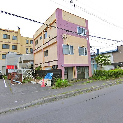 共同ビルの外観