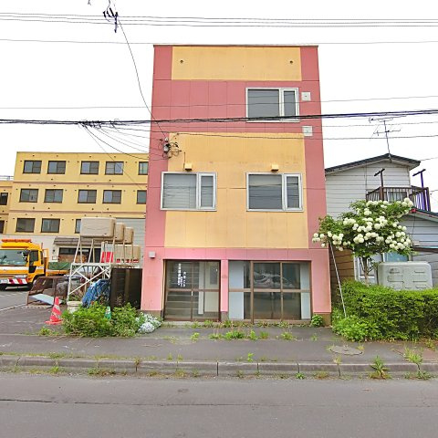 共同ビルの外観