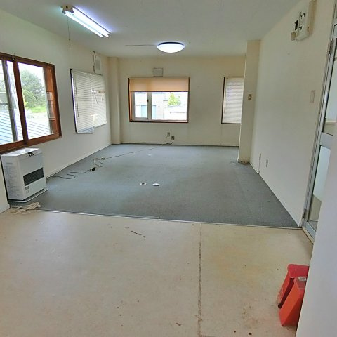 共同ビルのロビー