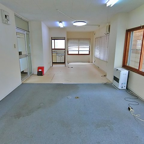 共同ビルのロビー