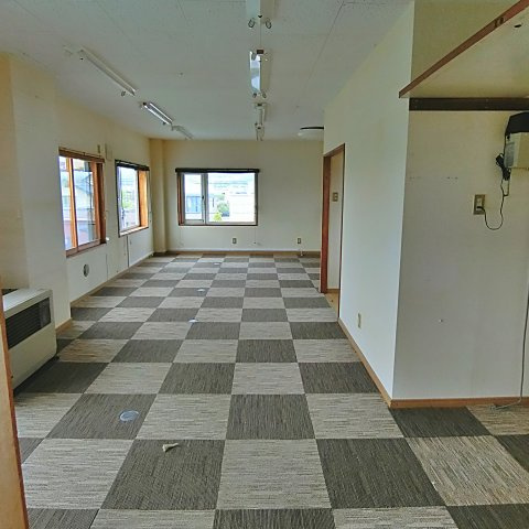 共同ビルのロビー