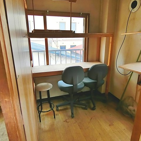 共同ビルの内装