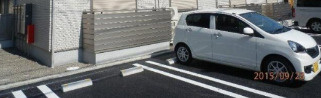 シャイン・グローヴの駐車場