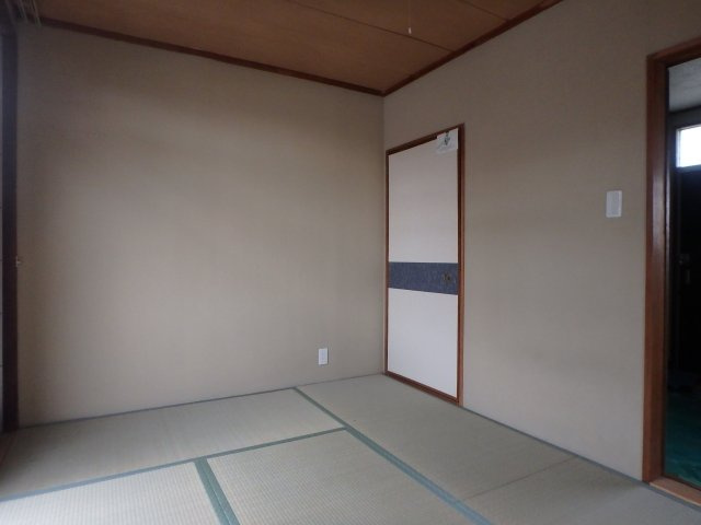 東町コーポの和室