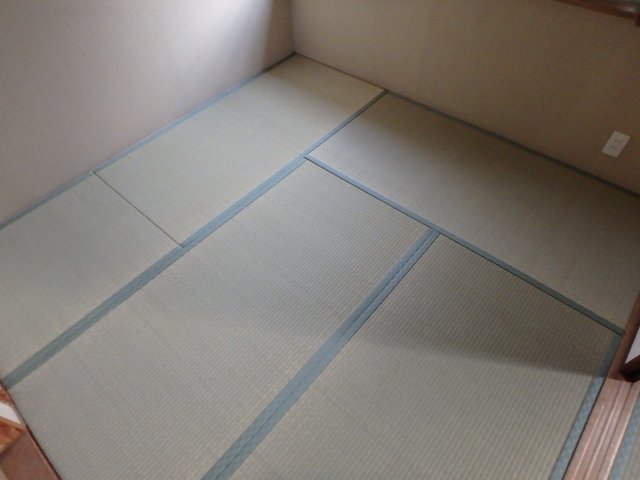 東町コーポの和室
