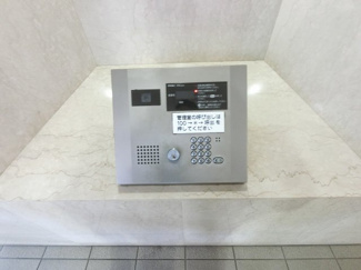 【その他共用部分】 | オートロック完備で防犯面も安心です。