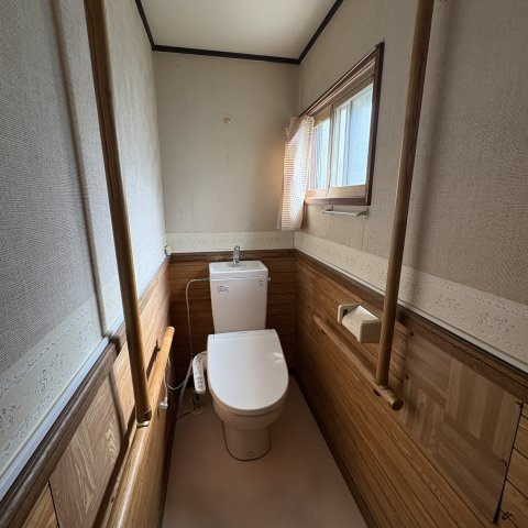 室蘭市常盤町１０－５戸建のトイレ