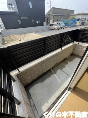 【バルコニー】 | ラポール山路 | バルコニーからの眺めを楽しみながら食事をしませんか