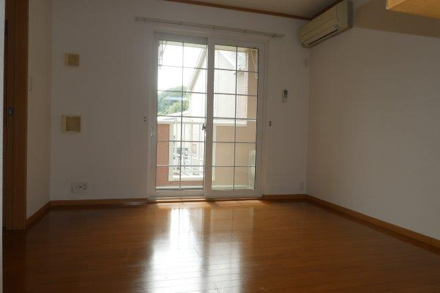 ヌーベル・アンジュの居間・リビング