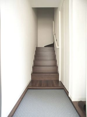 【玄関】 | ラヴィーヌ芝の内A | たくさん収納できるシューズボックスが付いています♪